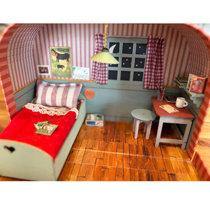 Mouse House To Go - Bedroom